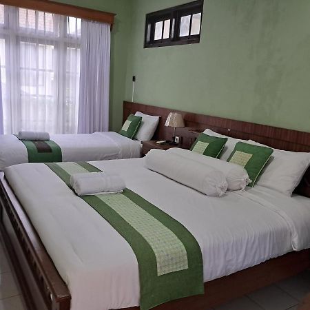 Griya Jene Homestay Syariah Ngabean Exteriör bild